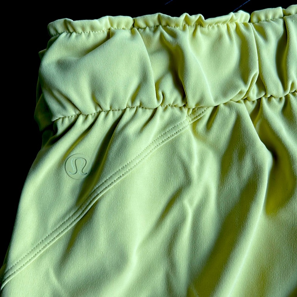 Lululemon Women’s yellow stretch high rise joggers